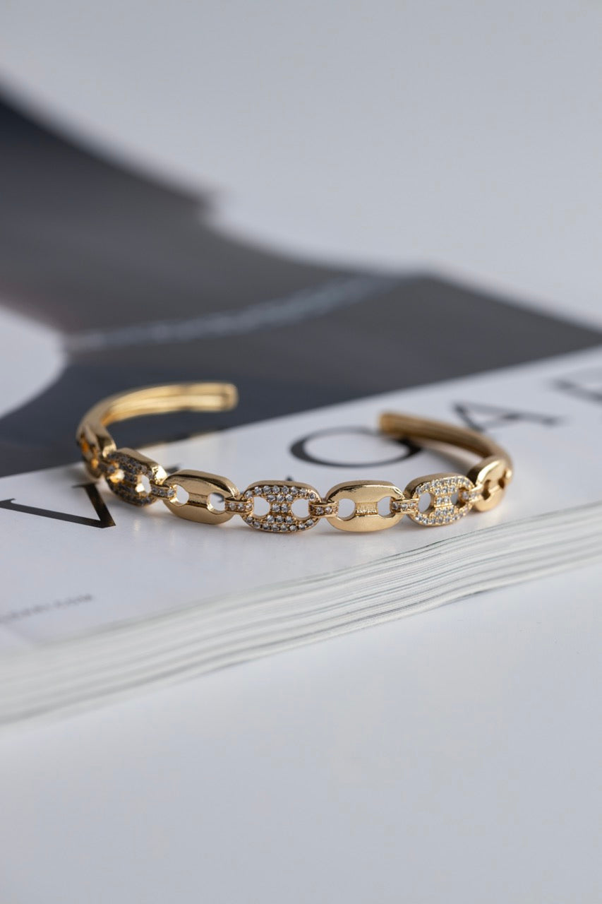 Gold Interlock Bracelet